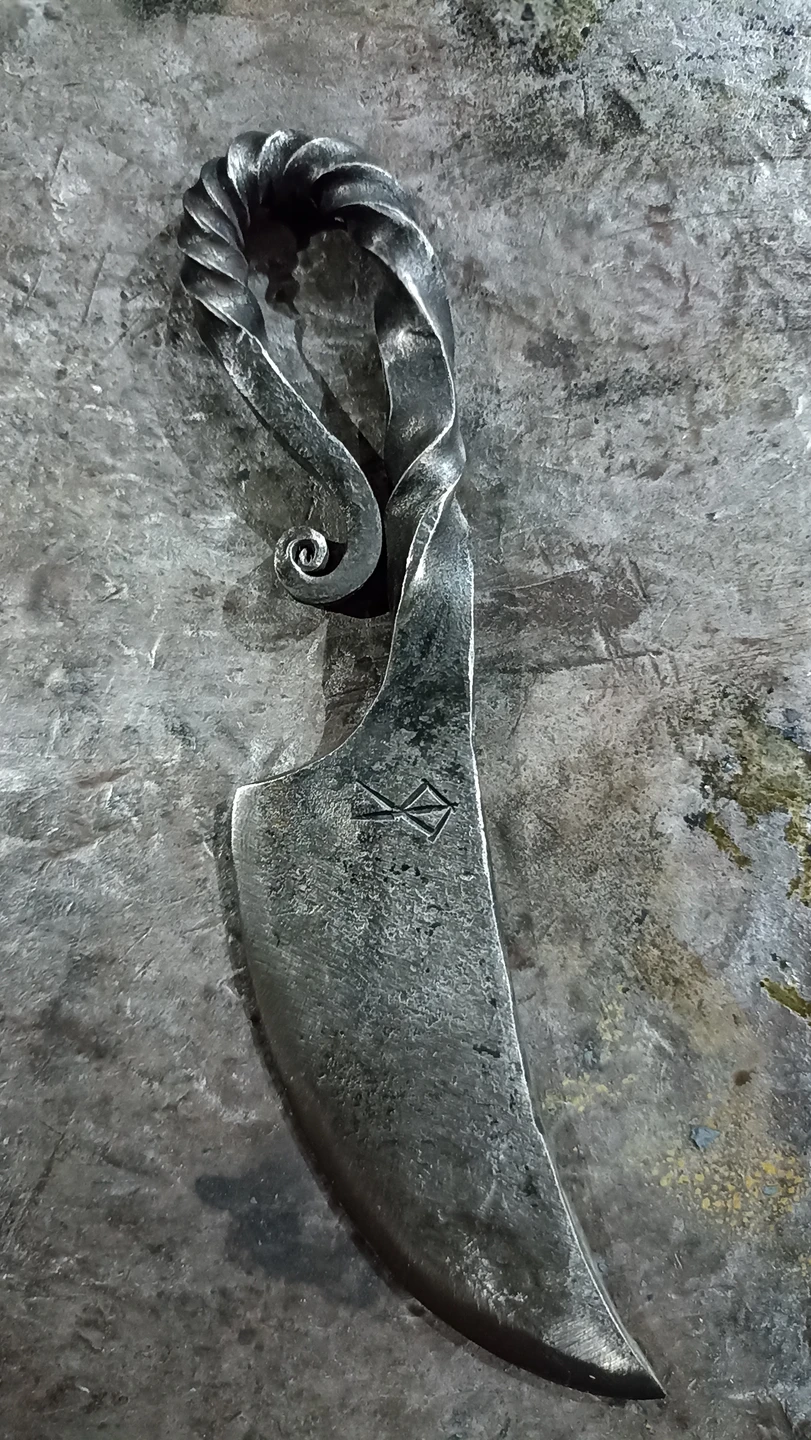 Получили истинный восторг от общения и работы с кузнецом. Сергей в моменте смог сориентироваться нашему запросу: