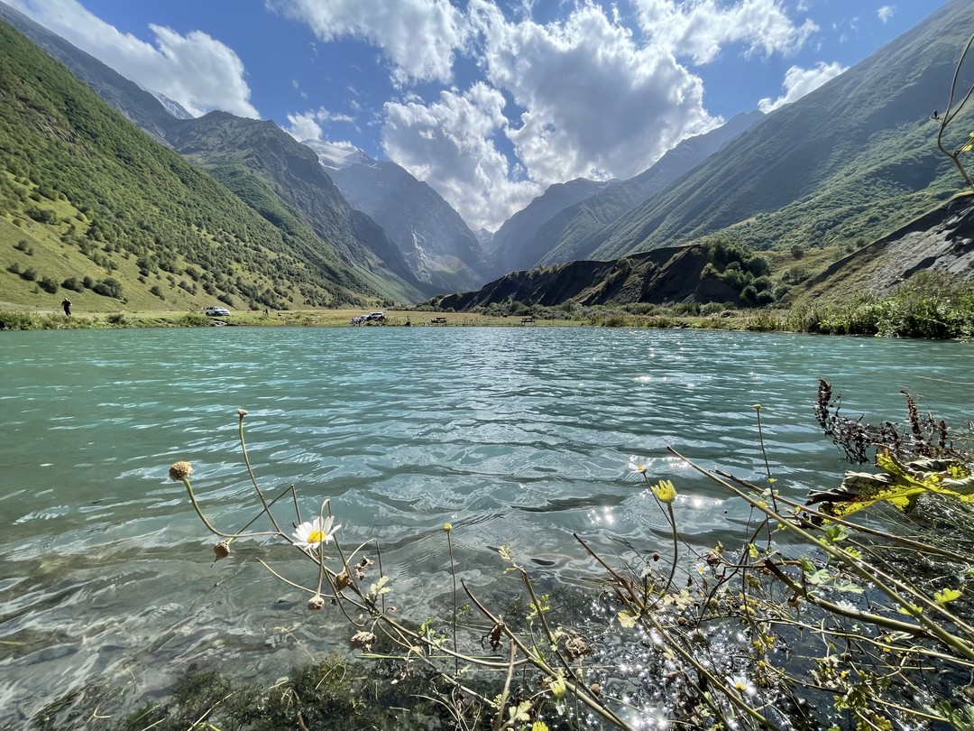 Настроение любого путешествия зависит от компании. Душой нашей компании был гид Фарид, он же профессиональный водитель,