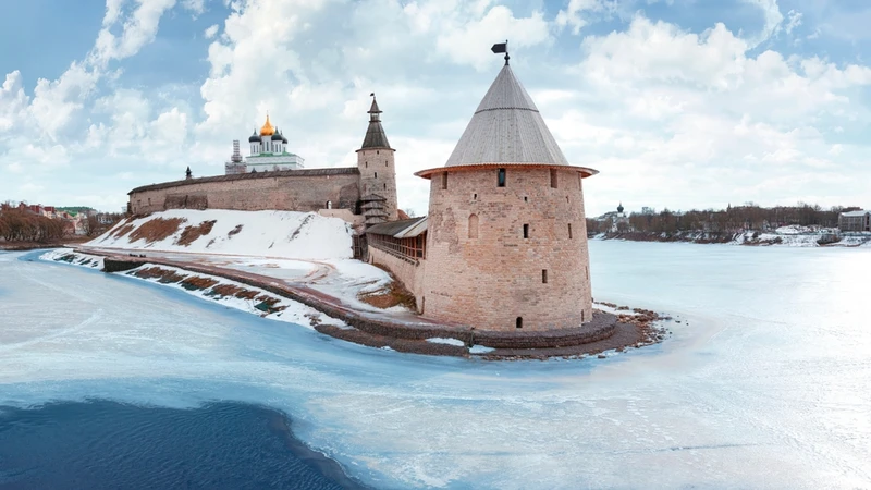 В царство славного Пскова: пушкинские места, Изборск, Остров и Псково-Печерский монастырь