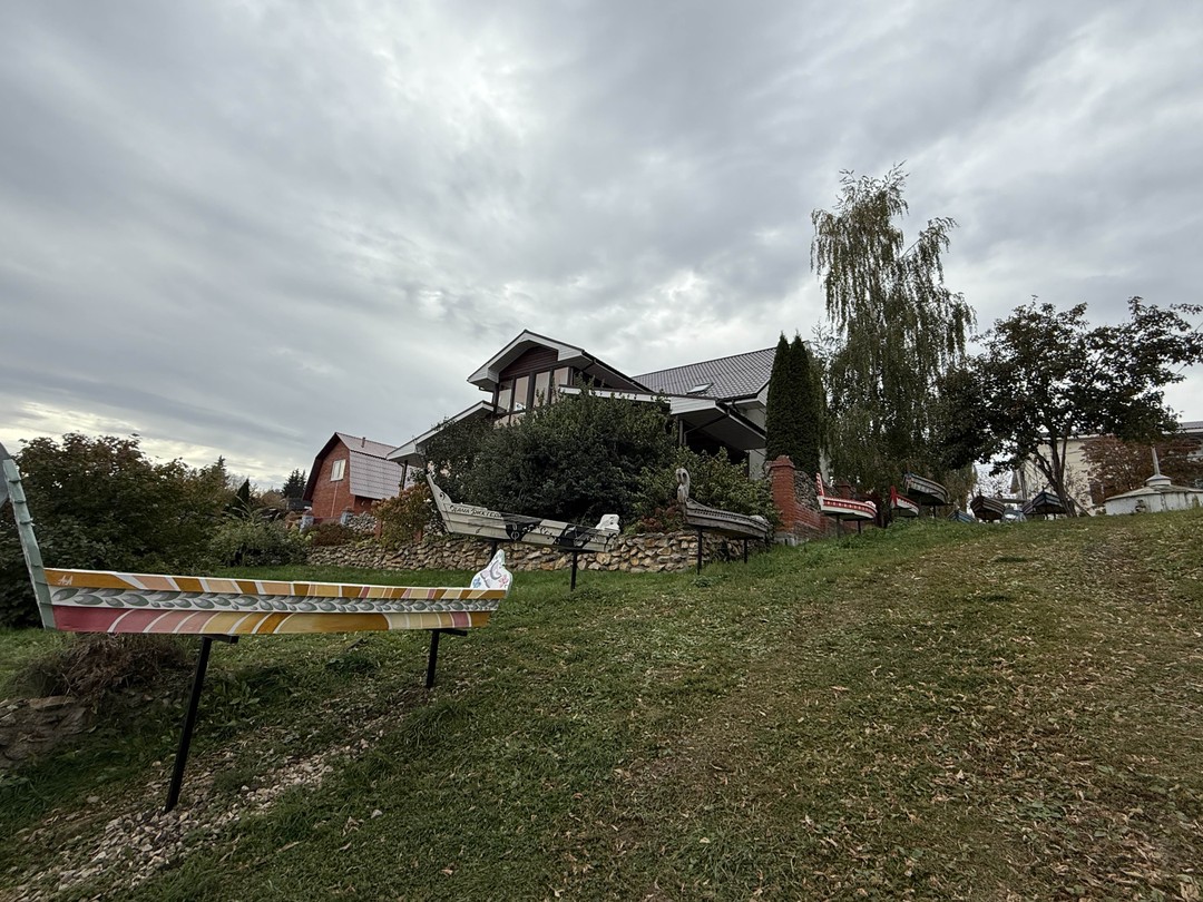 Приятный гид, очаровательная девушка, подробно рассказала обо всех известных писателях, поэтах и знаменитостях, связанных с Тарусой