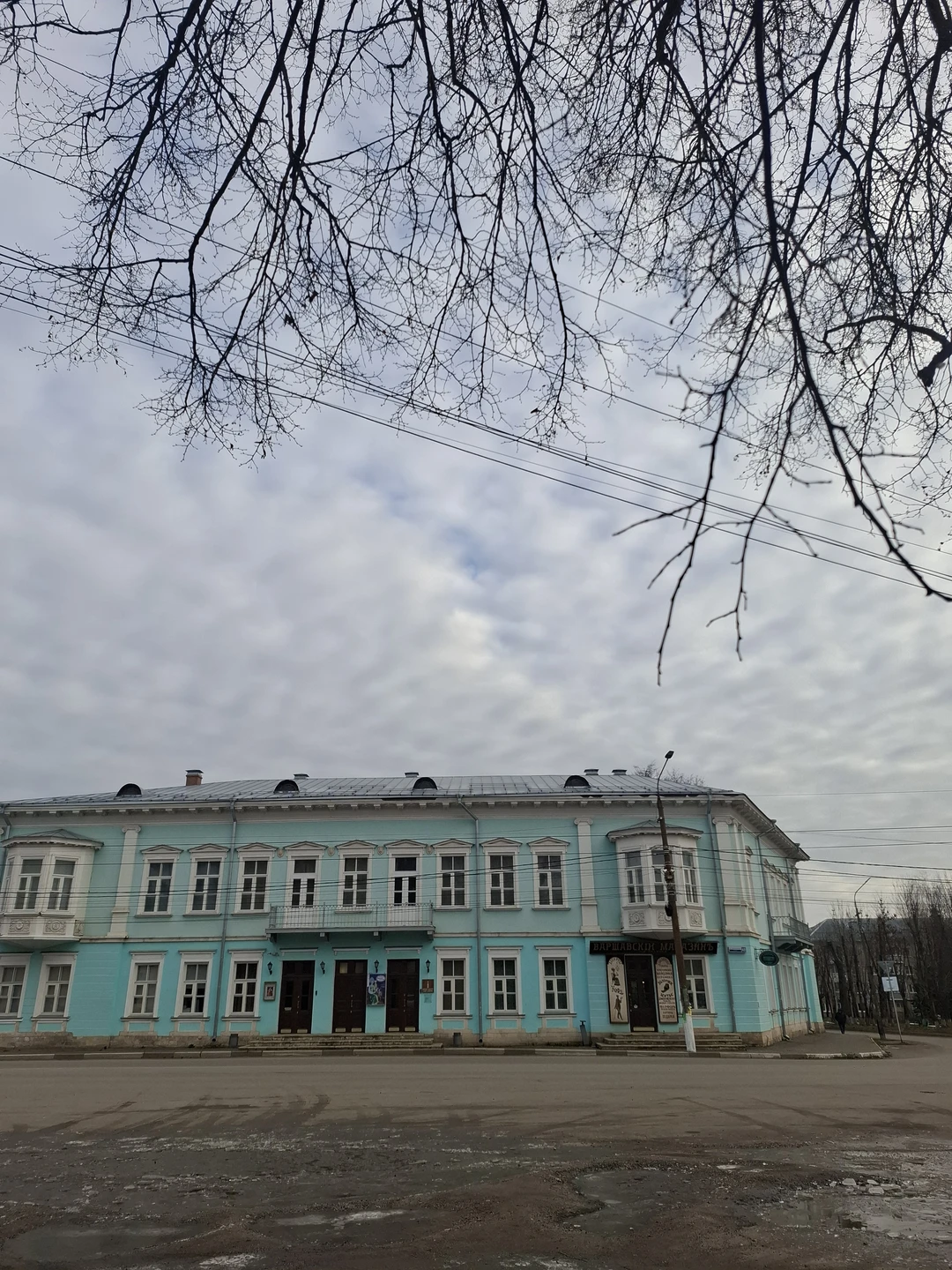 Замечательный экскурсовод, прекрасный город. Очень приятно видеть, что город восстанавливают. Медленно, но верно. Приезжайте в Торжок!