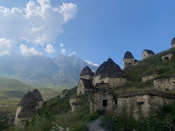 Кармадонское ущелье, Даргавс, арт-объект, дорога в Грузию