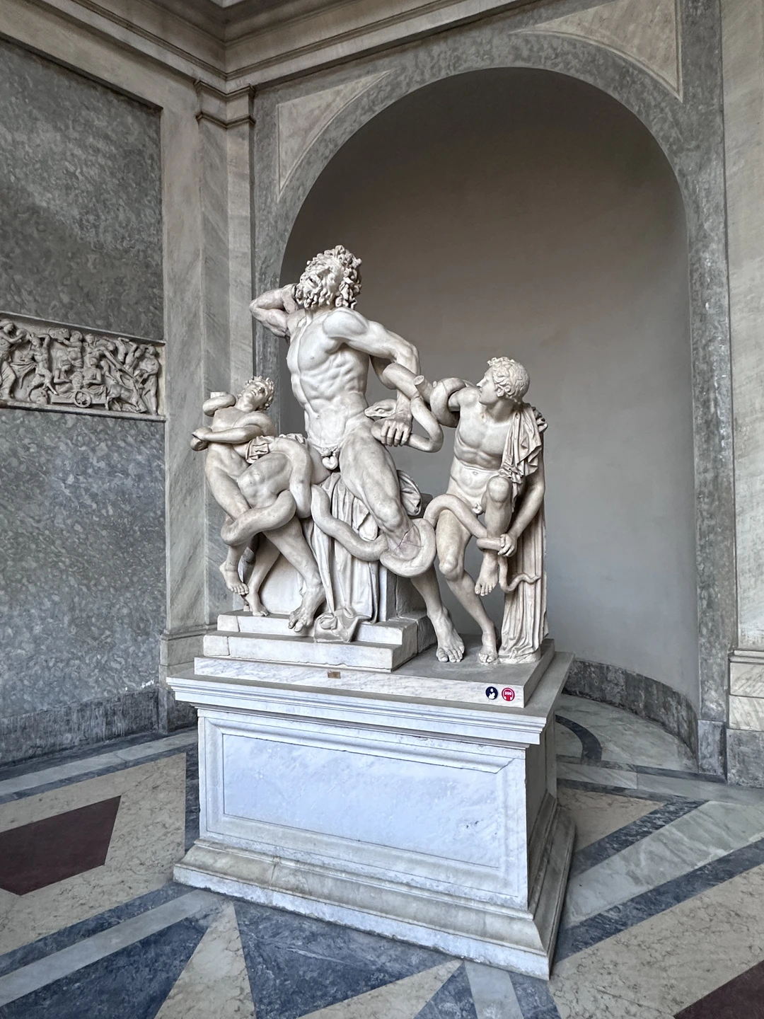 Спасибо большое Надежде за прекрасную экскурсию «Музеи Ватикана»! Её знания, увлекательный рассказ и тёплое отношение сделали