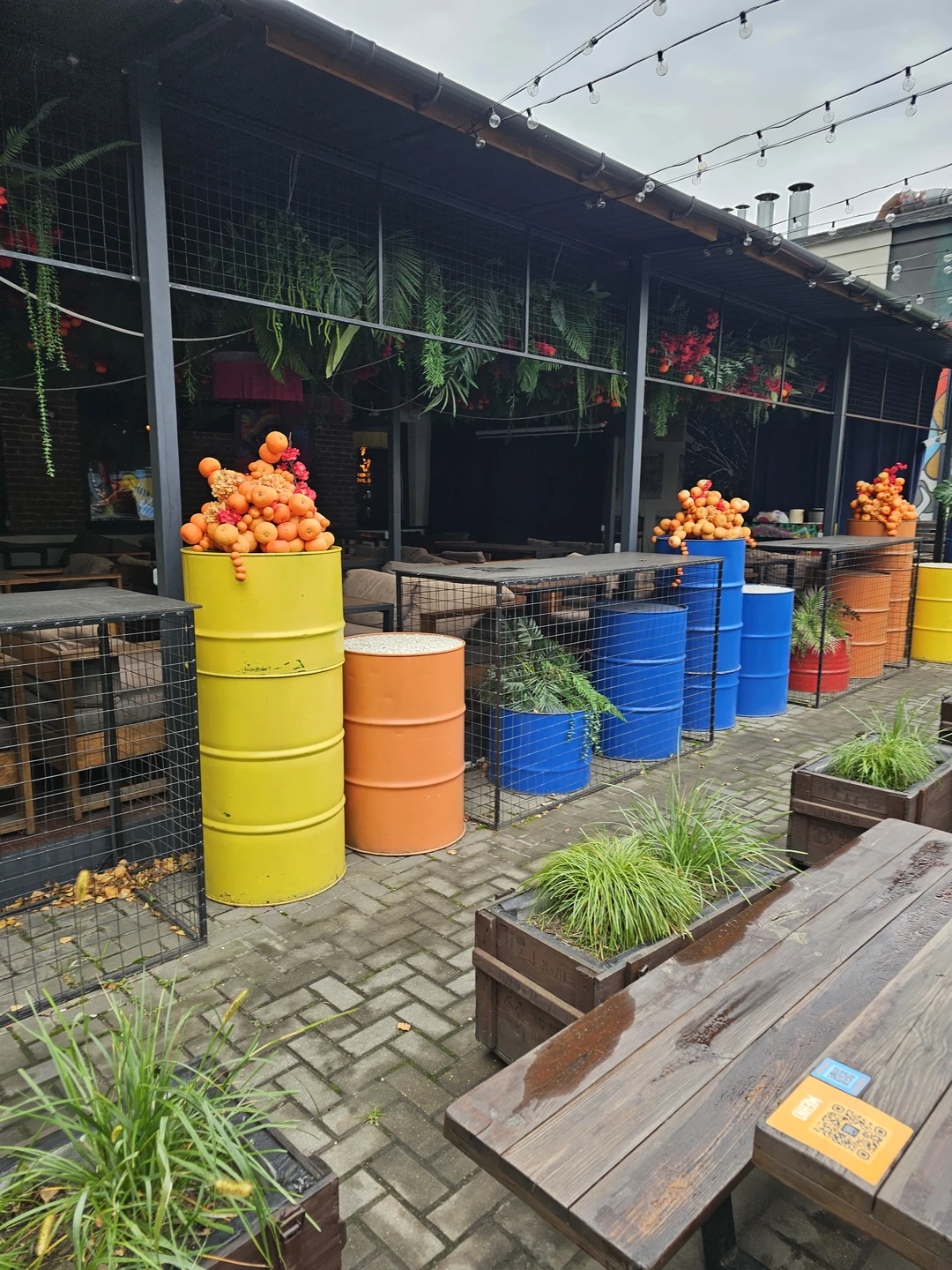 Шикарнейшая экскурсия с Вячеславом. Потрясающе интресный рассказчик, адаптировано под разновозрастнлй состав группы. Очень масштабно и в