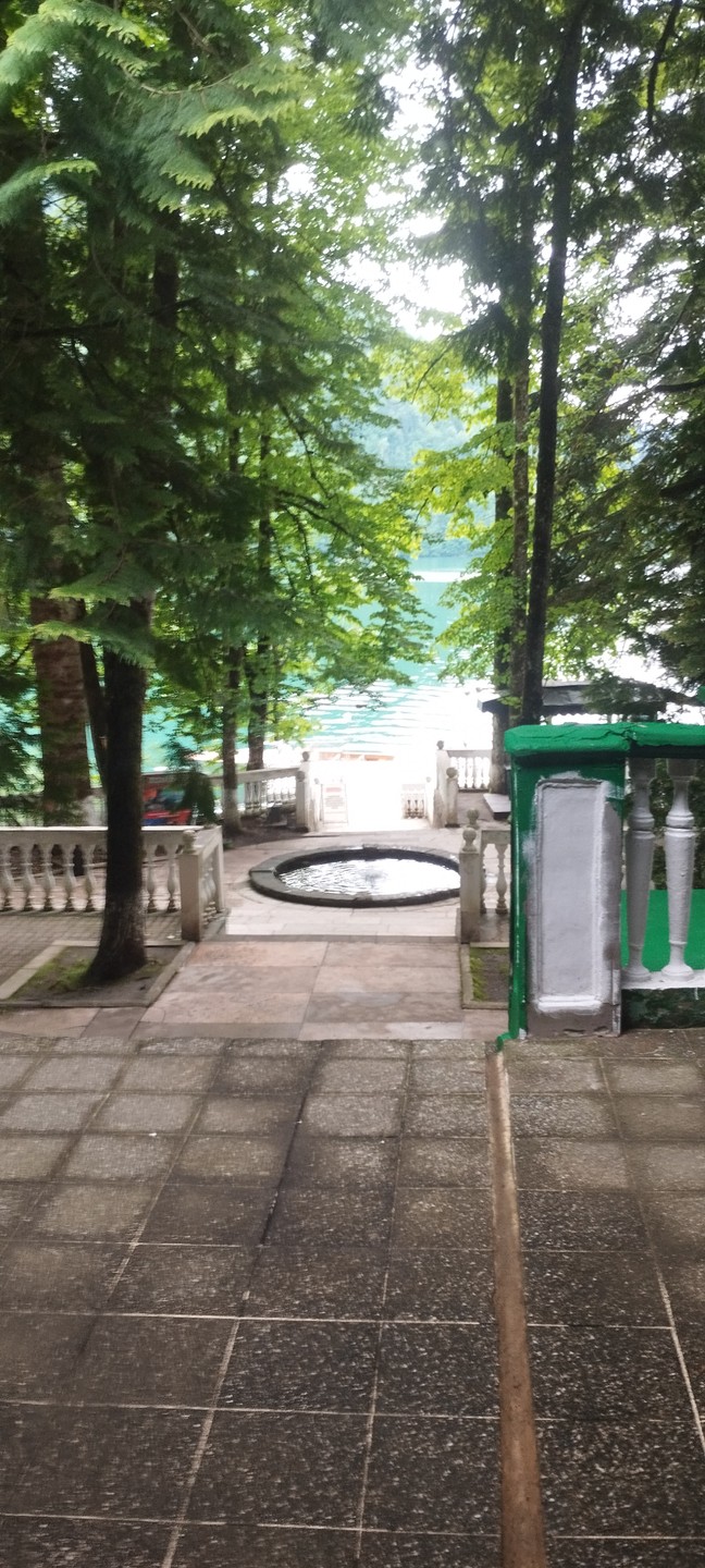 Скажу так экскурсией остался очень доволен, понравилось всё, от начала до конца экскурсии меня сопровождал гид,э