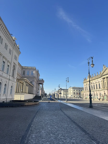 у нас получилась индивидуальная экскурсия. гид Неля заворожила своим интреснейшим рассказом, что 2 часа прошло как