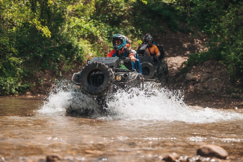 К скале Парус - на квадроциклах