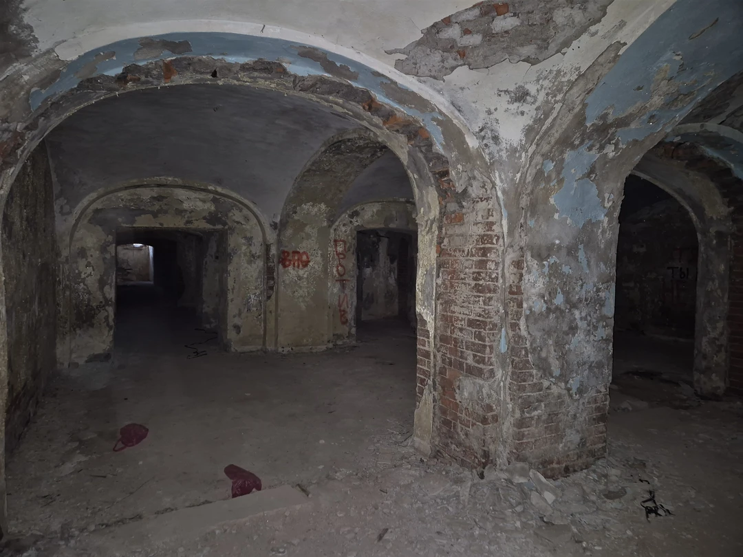 Экскурсия понравилась. Посетили много интересных мест. У Вячеслава прямо-таки энциклопедические знания. Он не только рассказывал об