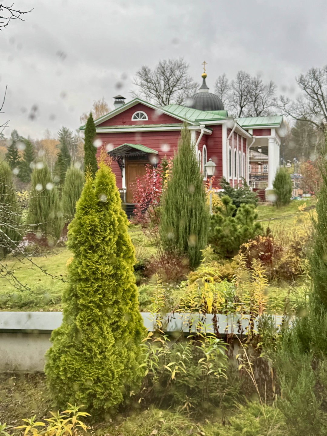 Прекрасный гид!!! Нас было 6 человек, впервые приехали в Калугу именно для того, чтобы посетить Оптину