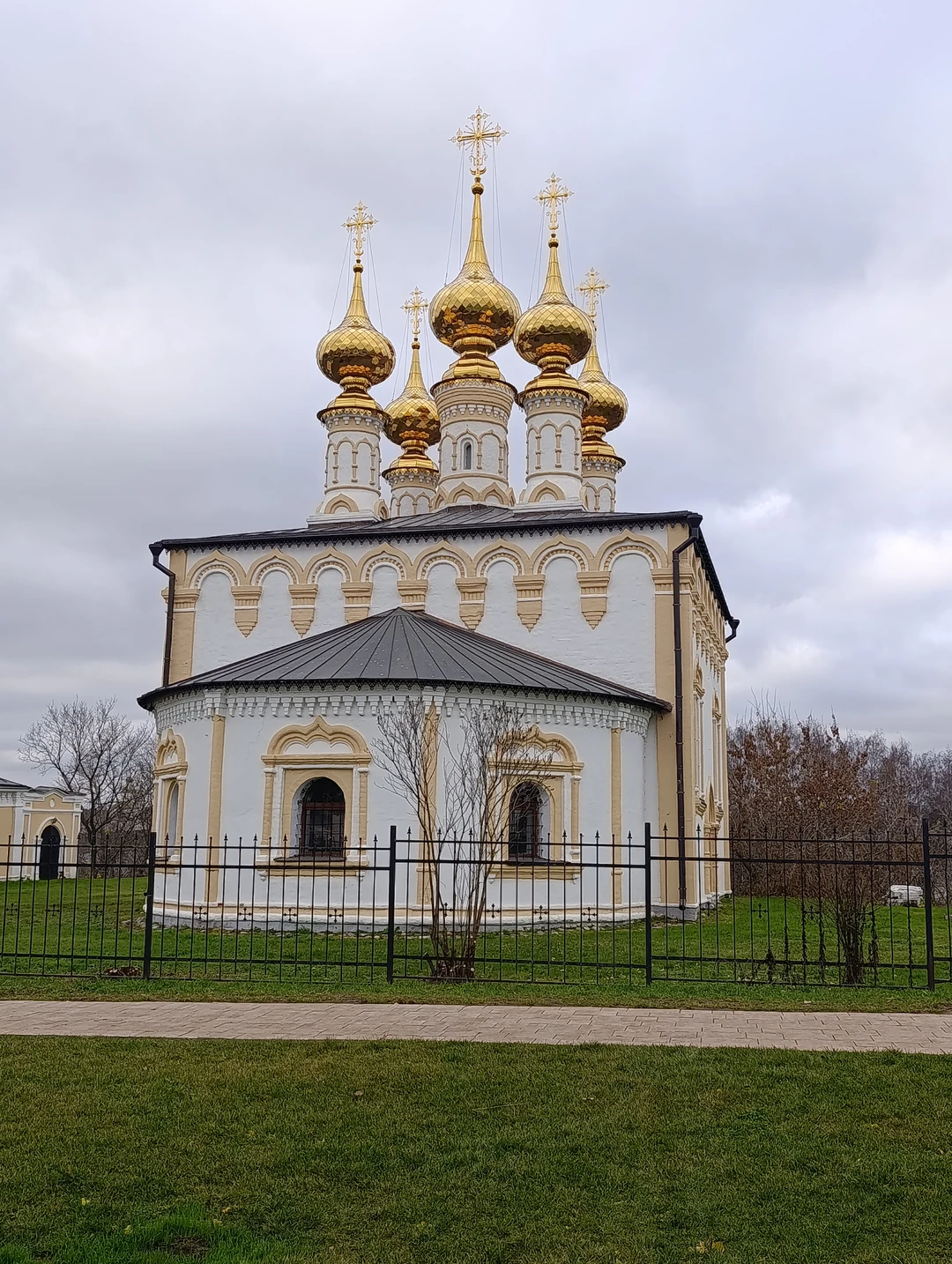 Необычная экскурсия -квест, интересный формат подачи материала. Узнали много нового, побывали и в храме, и в