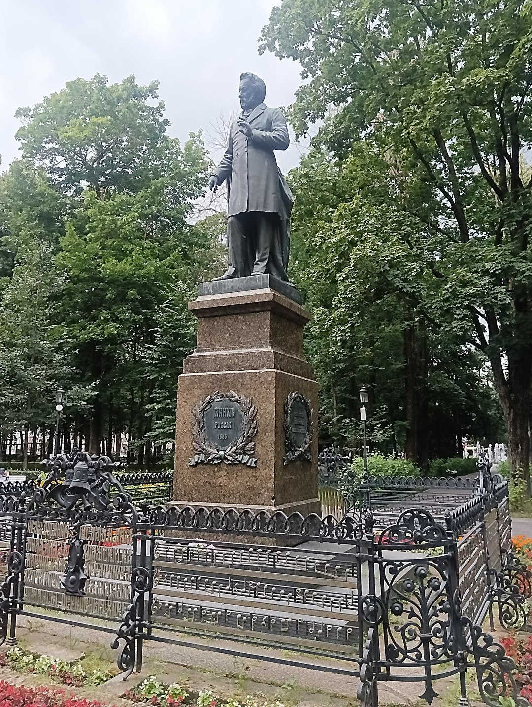 Прекрасный гид и рассказчица Александра Валерьевна. Очень подробно описала нам основные вехи истории города Смоленска. Самоотверженно