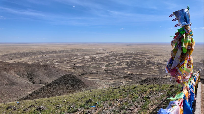 Персональный автотур по Восточной Гоби: места силы и Сайншанд
