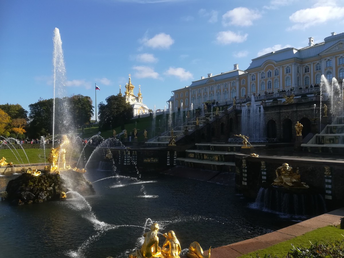 По Нижнему парку столицы фонтанов