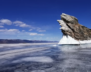 Скала Шаманка, север Ольхона и остров Огой