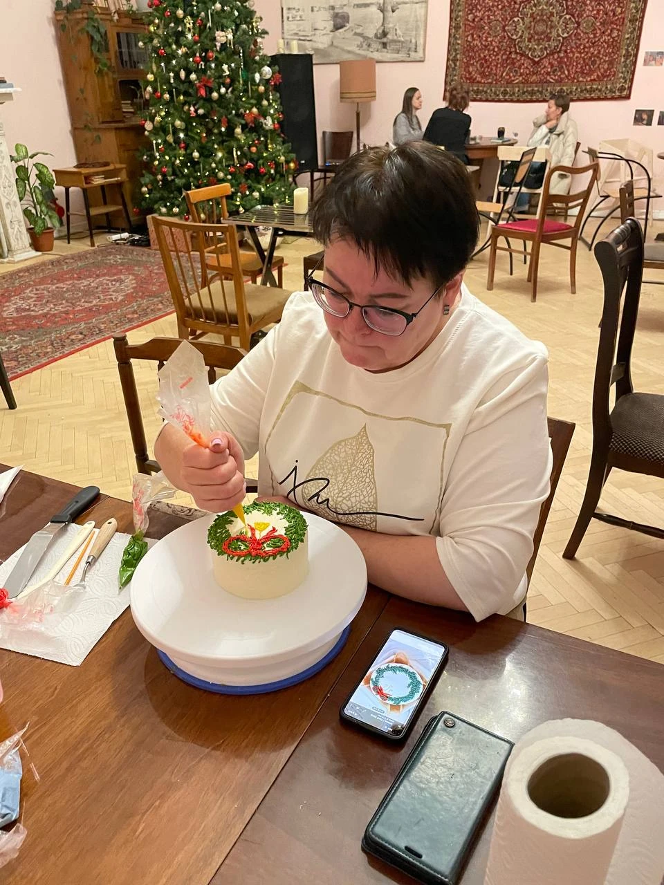 Мастер класс отличный! Машенька - душевный позитивный человек, увлеченная своим делом. Под ее чутким руководством мы