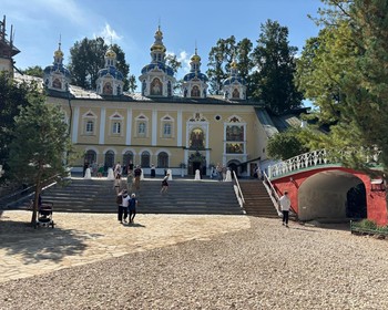 Псково-Печерский монастырь, Богом зданные пещеры, Изборская крепость, Словенские ключи, активность по сезону