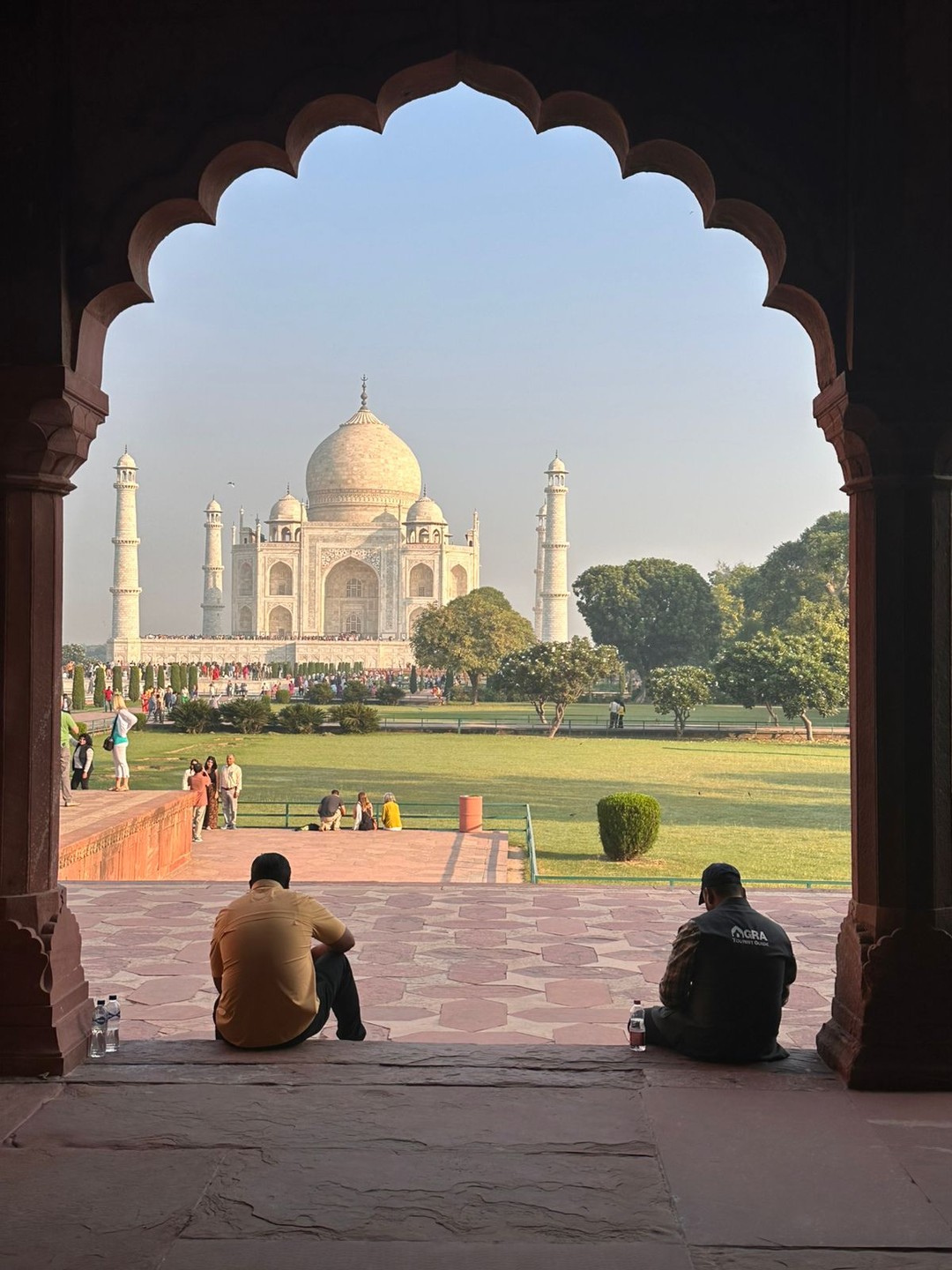 Наше путешествие началось с города Дели) Мы прилетели рано, в 3 утра по местному времени. В
