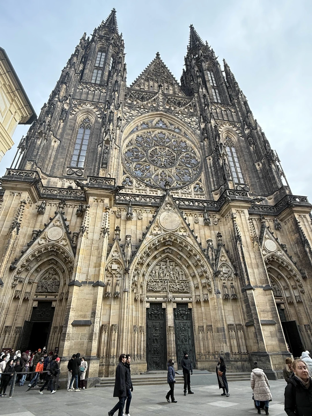 Спасибо за объемную и обзорную экскурсию. Все достопримечательности за раз! Максим очень хорошо знает все о городе!