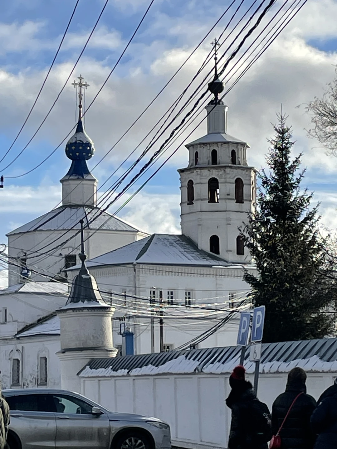 Экскурсия с гидом Натальей по Переславлю прошла замечательно. В этот день был первый снег, погода была