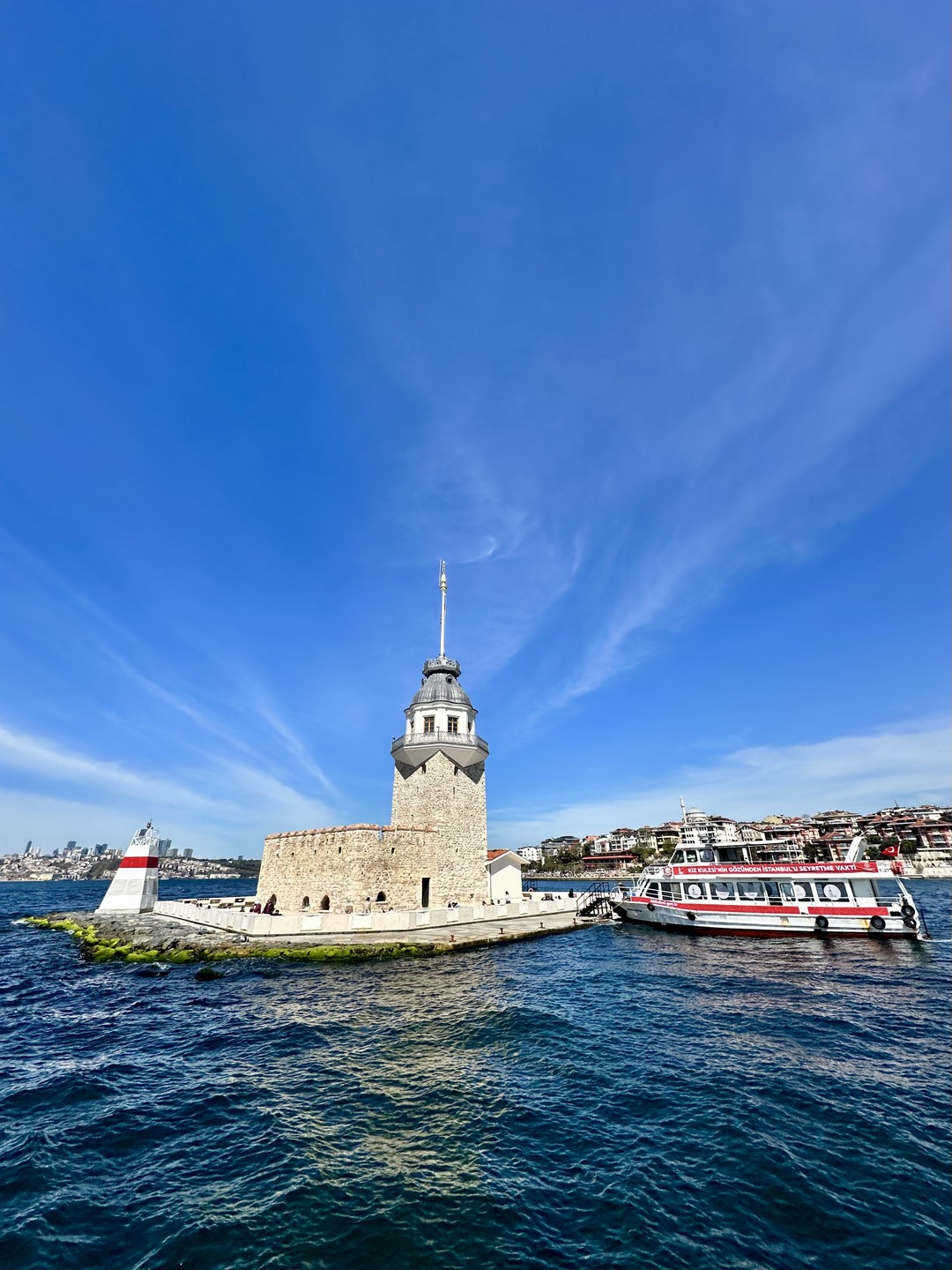 Арендовали яхту на 4 часа для компании из 8 человек. Мероприятие прошло безупречно, наша общая благодарность