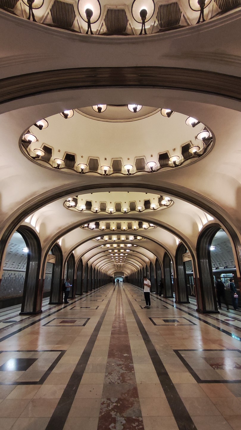 Москва: метро не сразу строилось (Захарова)
