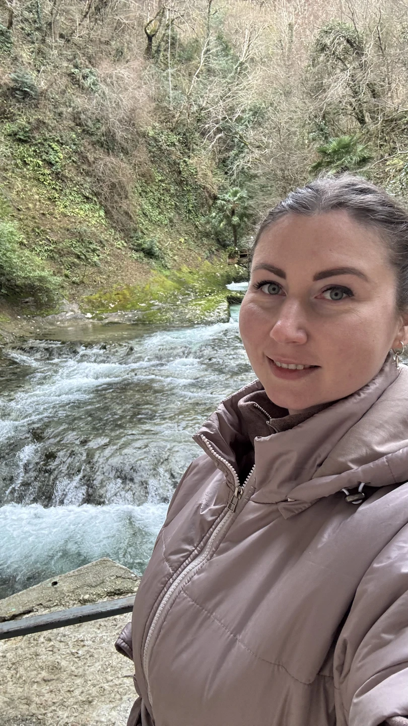 Отличная получилась поездка! Был водитель и гид с микрофоном,все было понятно и доступно! Сначала заехали в