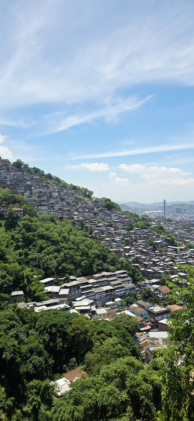 экскурсия прошла очень легко и познавательно. обсудили и историю и текущую жизнь в Рио. посмотрели на