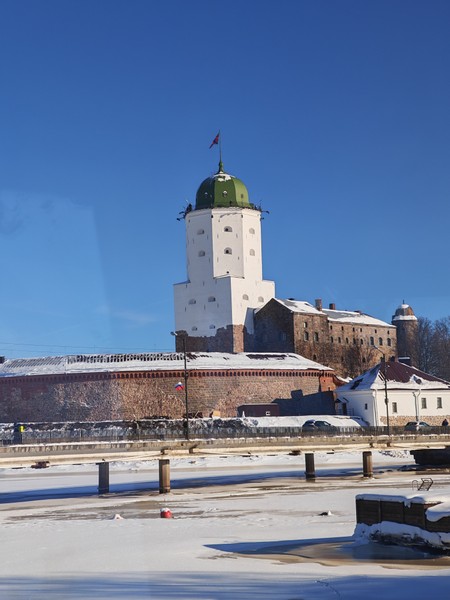 В Выборге я была впервые, в душу навсегда запали его улочки, хочется гулять по ним и