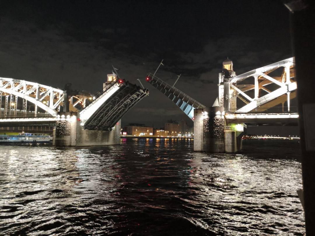 Пять разводных мостов - на теплоходе с гидом (Вадим)