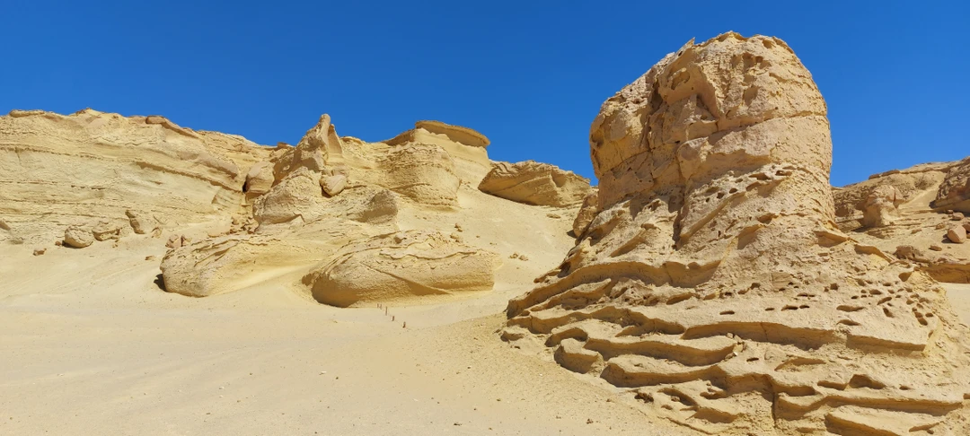 Мохамед потрясающий рассказчик, а ещё и профессиональный фотограф- постановка кадра и видео- просто шедевр. Маршрут насыщенный