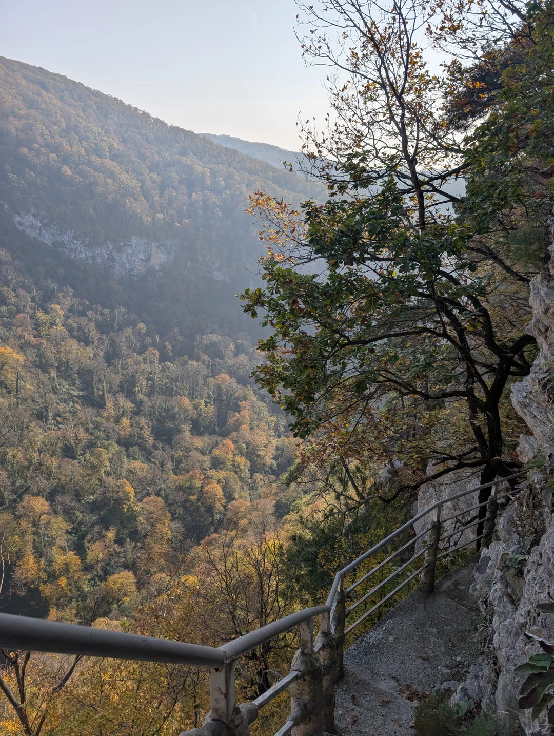 Это был мой первый опыт с походом и я очень рада, что компанию мне составил опытный инструктор