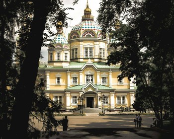 Подъём в горы, прогулка по Алматы, смотровая площадка