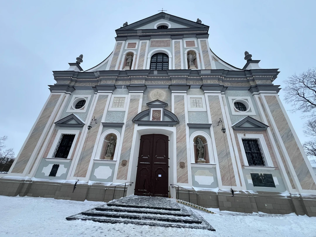 Были на экскурсии по Несвиж на новогодние каникулы, заказывали обзорную экскурсию по Несвеж. Экскурсовод Вячеслав очень