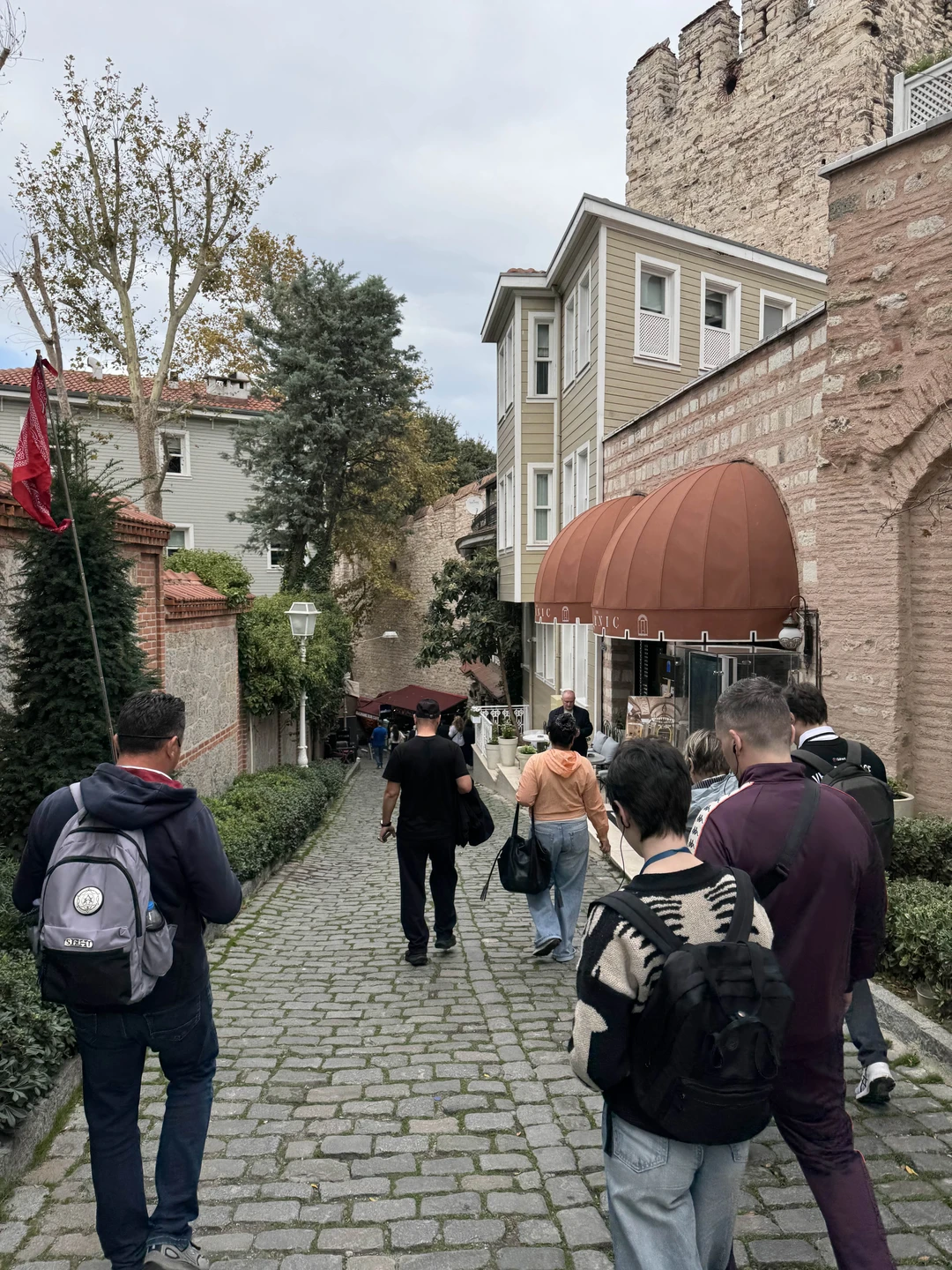 Гюркан самый лучший гид в столице. Его невероятная подача делает ваше пребывание в городе контрастов просто