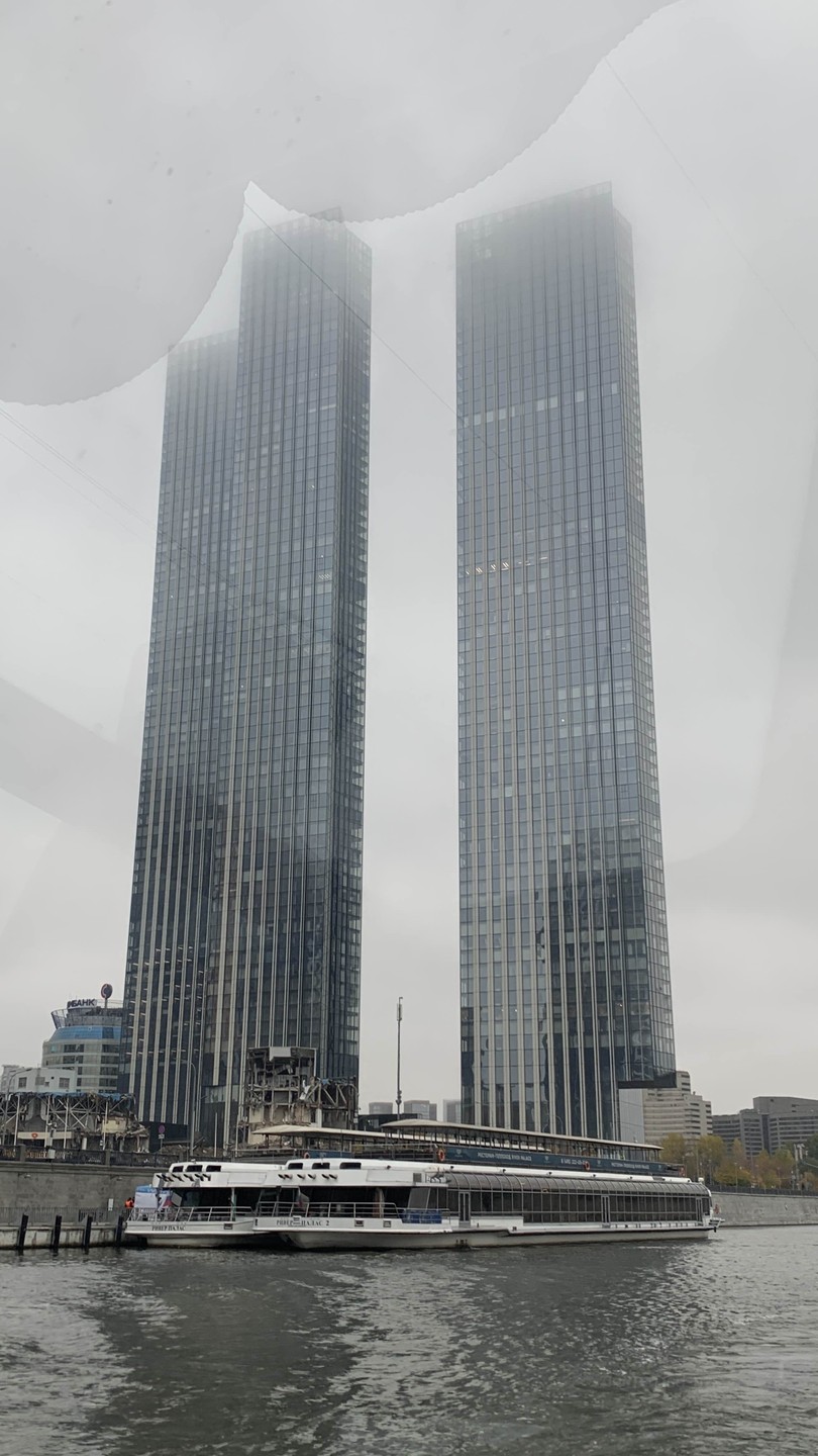 На трамвайчике очень комфортно, в сырую погоду, в тепле все посмотреть в сопровождении Елены, замечательная идея👍🏻интересно