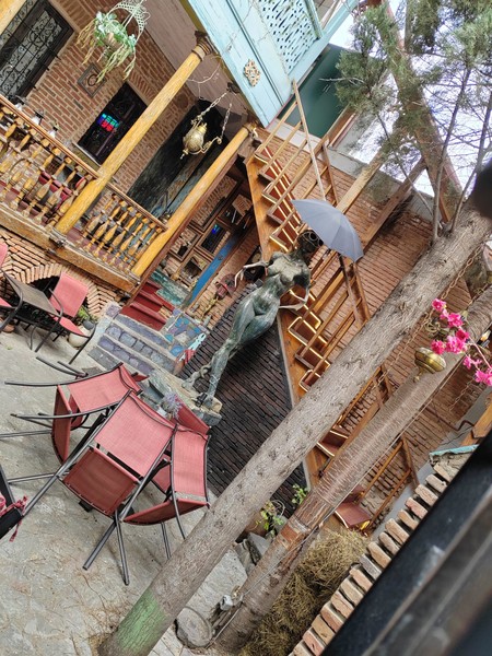 Старый и верный традициям Тбилиси (Вероника)