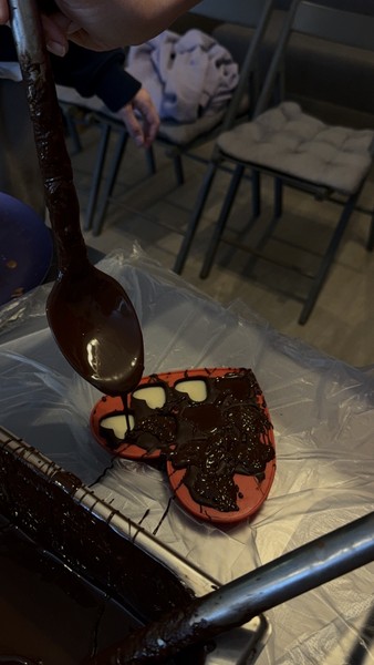 Очень интересный мастер класс. окунулись в ту сказку Костромы за которой ехали, а еще и шоколада