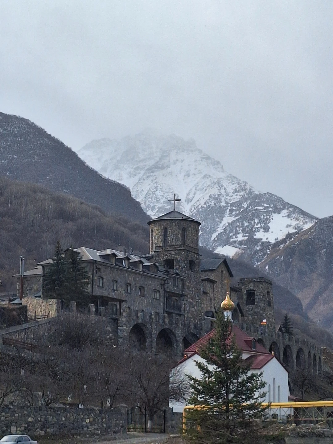 Поездка в горы Осетии оставила невероятные впечатления! Хочется сказать огромное спасибо нашему гиду — это человек