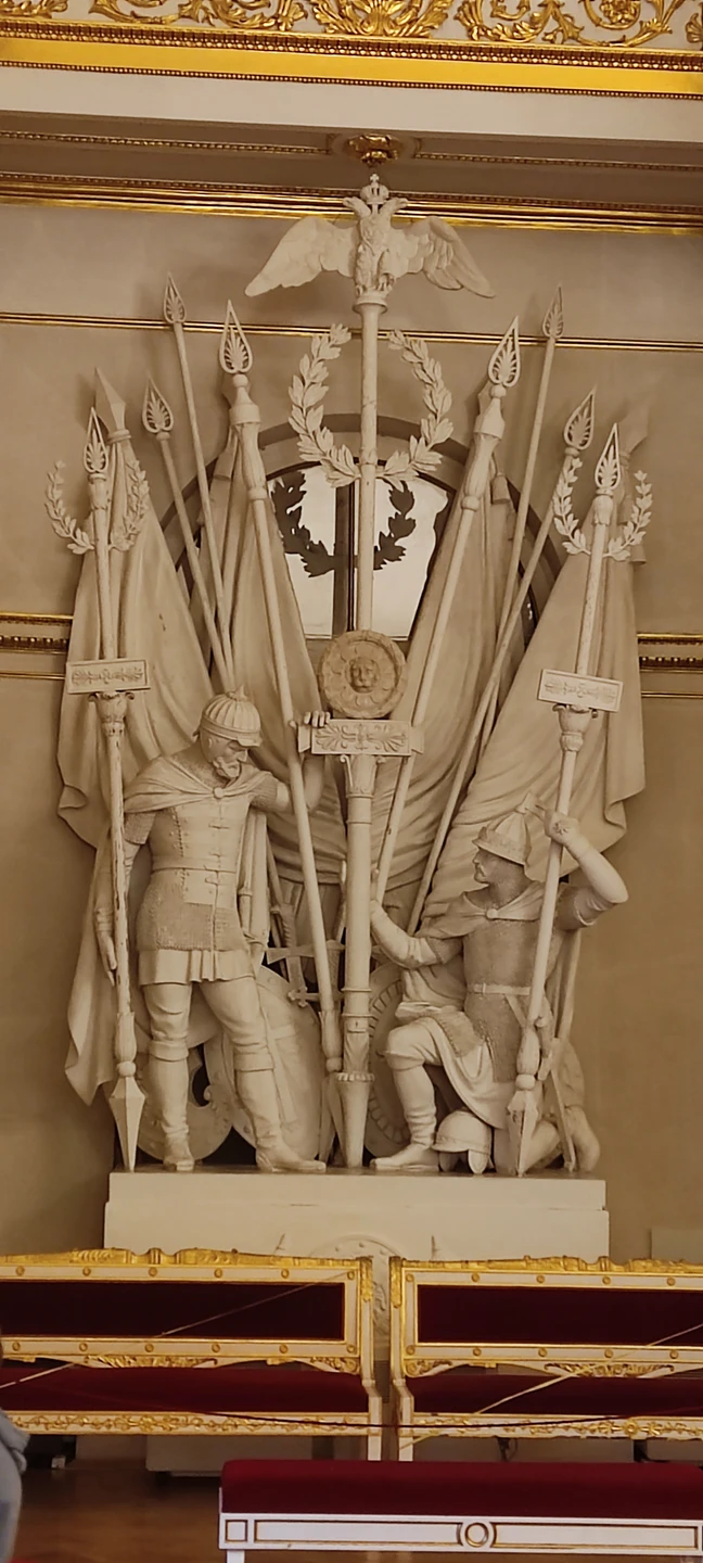 Экскурсия по Эрмитажу, посвящённая семье Романовых, оставила незабываемые впечатления. Это было настоящее погружение в историю нашей