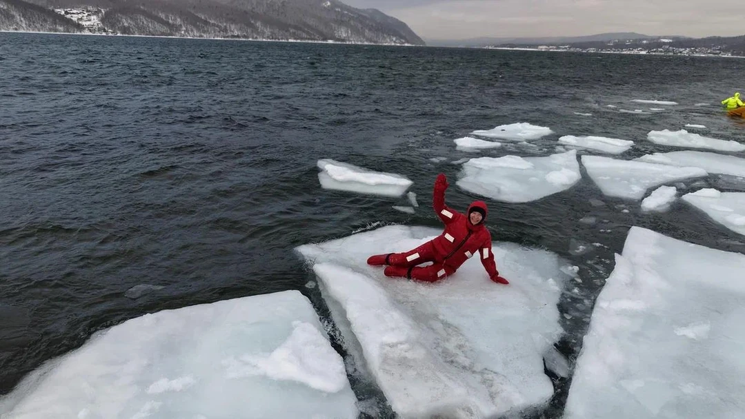 Получили незабываемые впечатления. Несмотря на небольшие протечки в костюме плавание на льдинах и в ледяной воде