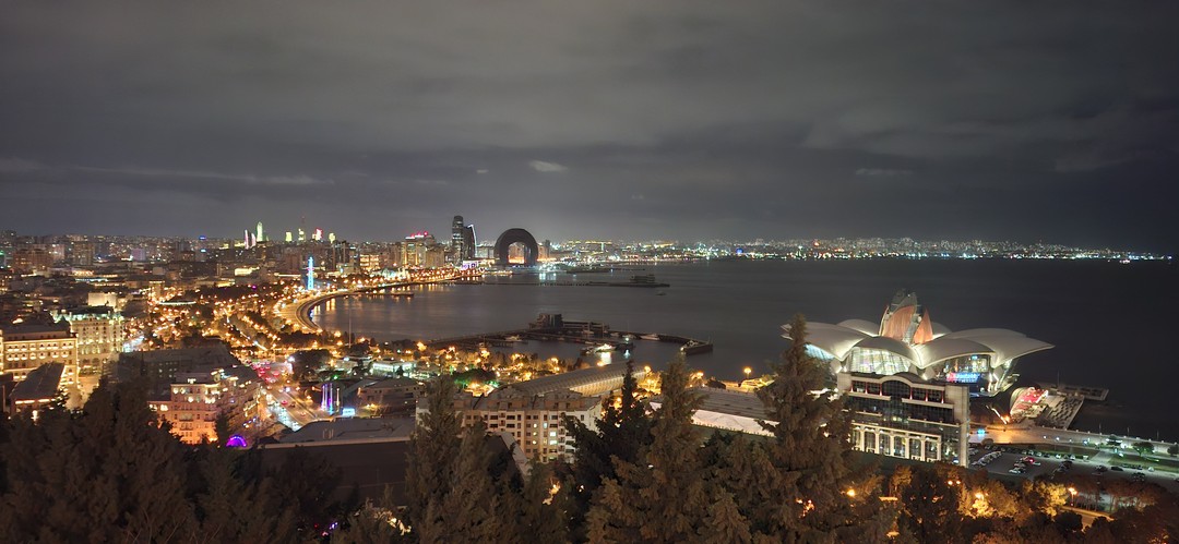 Гейдар-наш гид сегодня. Забрал нас из отеля, и никакие технические моменты нас не отвлекали от экскурсии