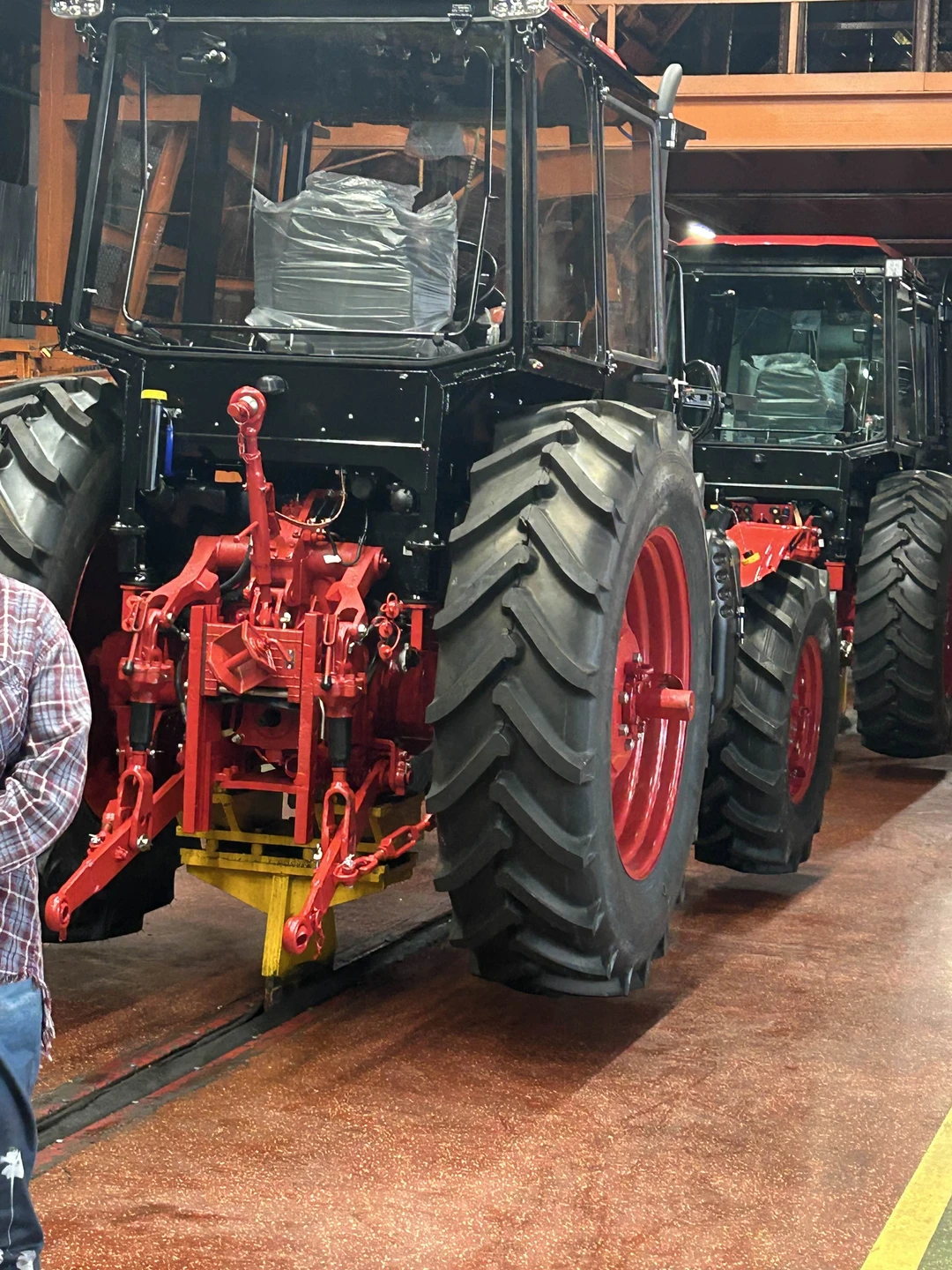 Прекрасно! Экскурсия по тракторному заводу отличная!