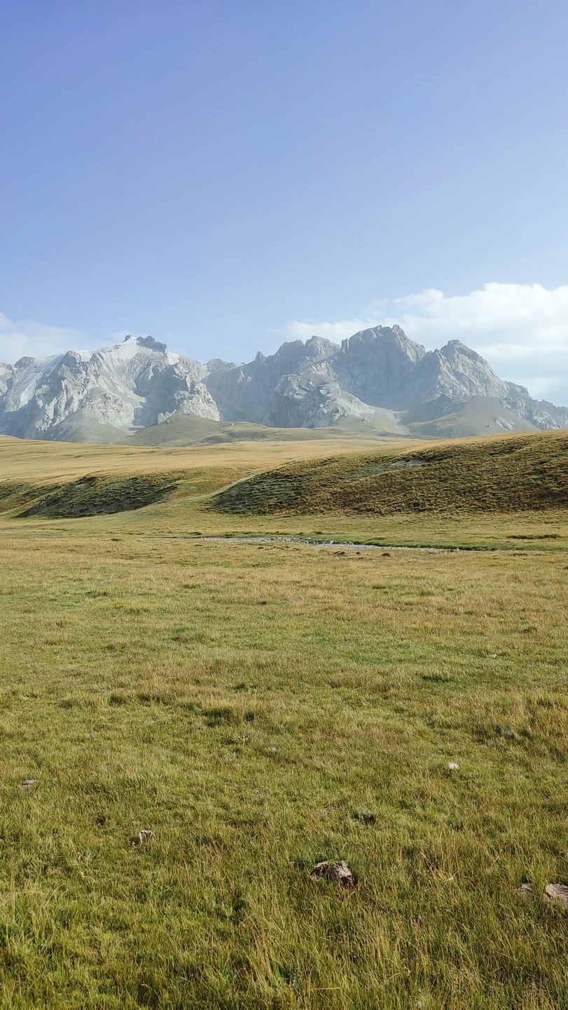 Фантастическая поездка, природа невероятной красоты, однозначно стоит ночи в дороге. Ранним утром мы приехали в юрточный