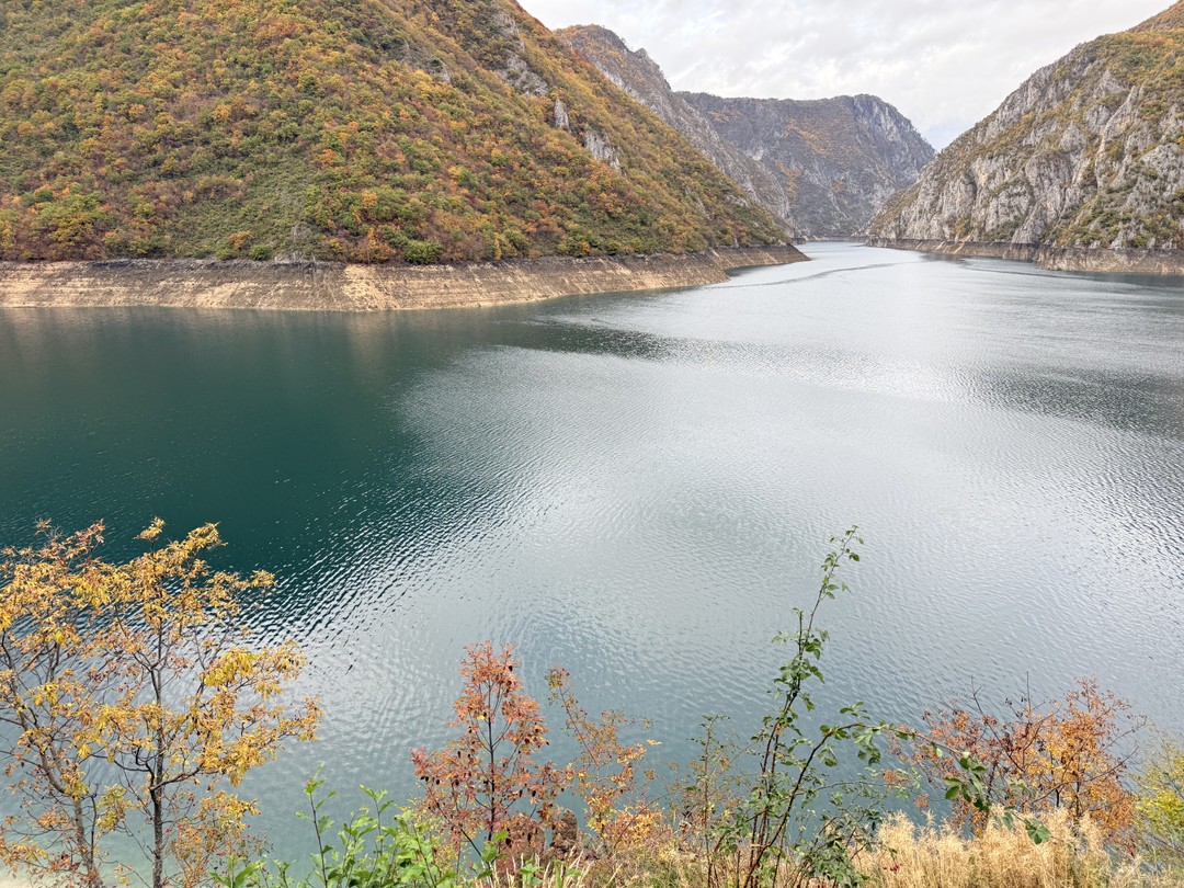 У нас был гид Александр. Экскурсия произвела на нас огромное впечатление. Александр отличный рассказчик и очень