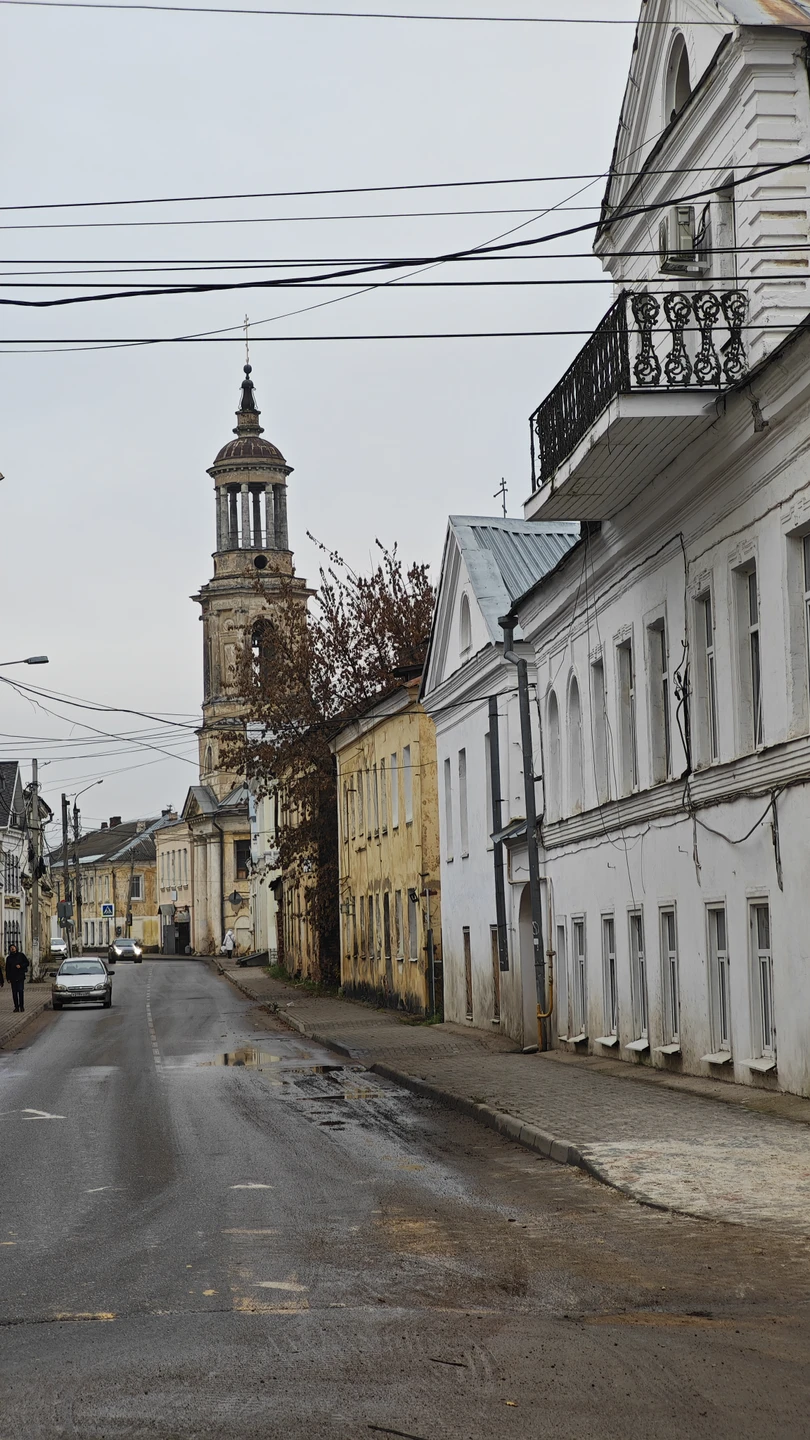 Татьяна очаровательный экскурсовод, рассказывала очень интересно, маршрут объемный авто-пешеходный, чтоб успеть все посмотреть) Если вы хотите