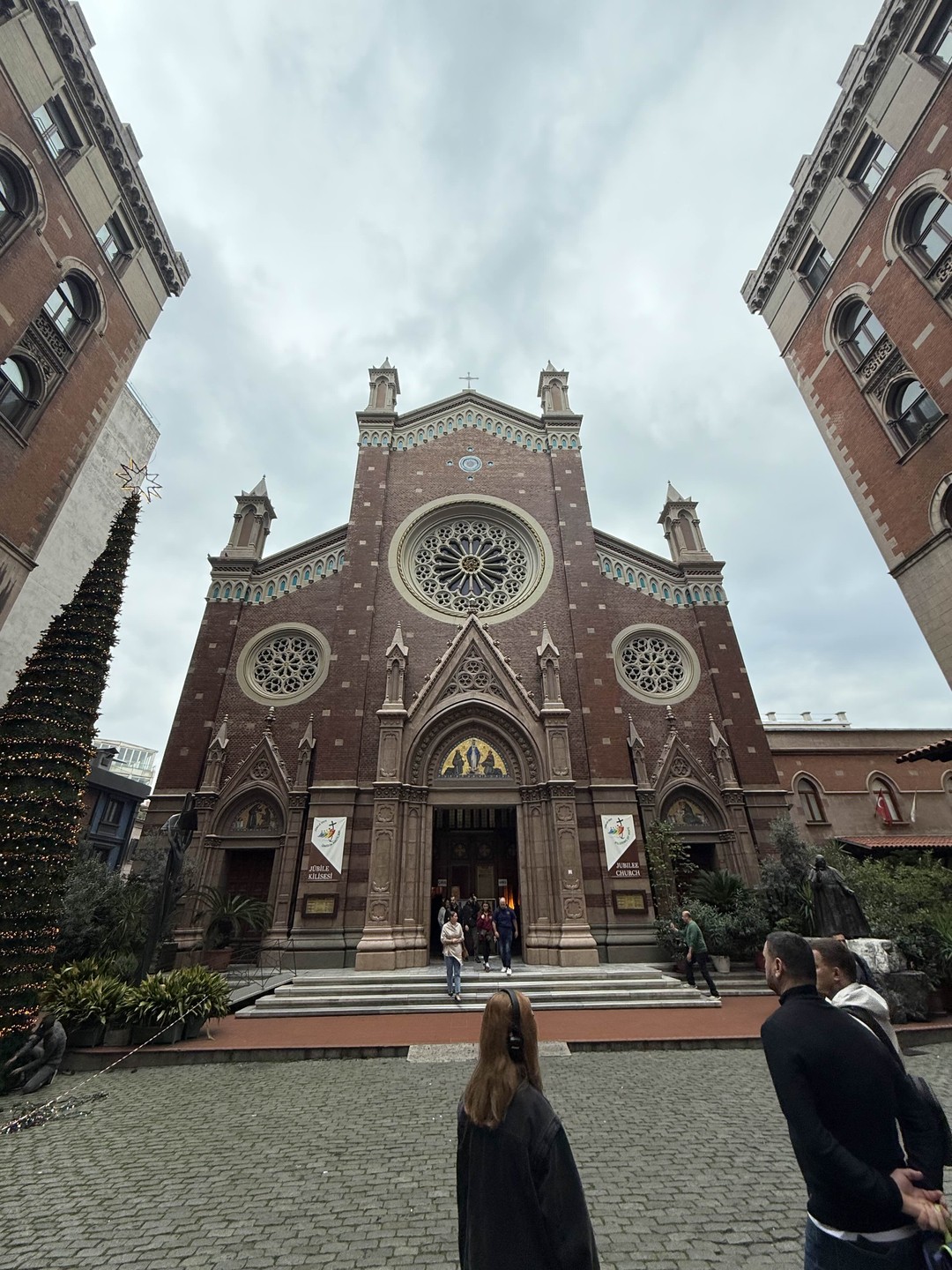 Хотим выразить неимоверную благодарность нашему путеводителю по Стамбулу - Денису 👍 показал Стамбул таким, каким мы