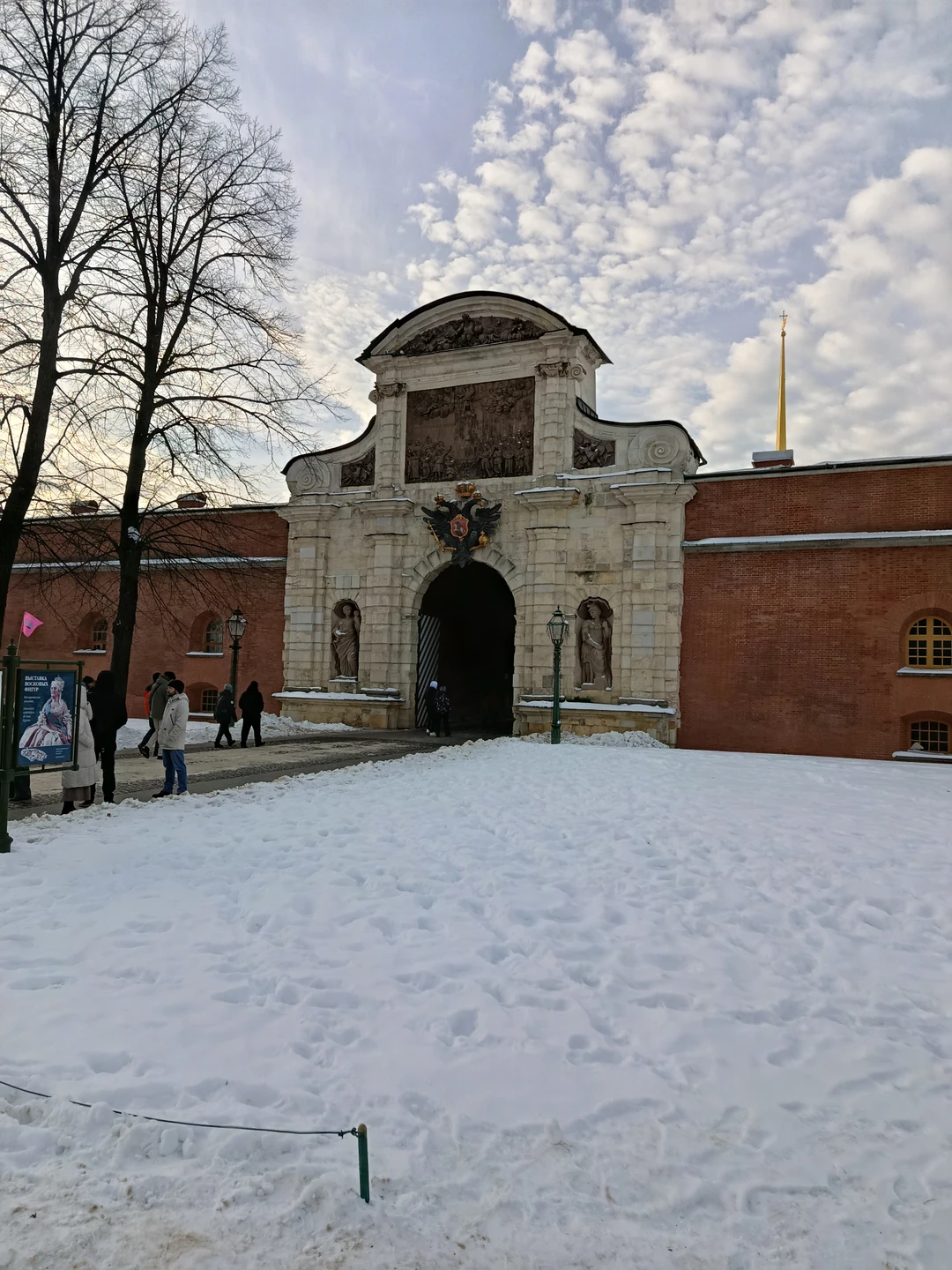 Очень рекомендую эту экскурсию! Были с подругой, мы в восторге. Валерий великолепный рассказчик, очень грамотная речь