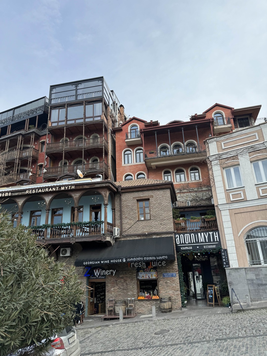 Добрый день! Хотела бы оставить отзыв о поездке в Тбилиси) Все прошло просто отлично! Гид Меружан