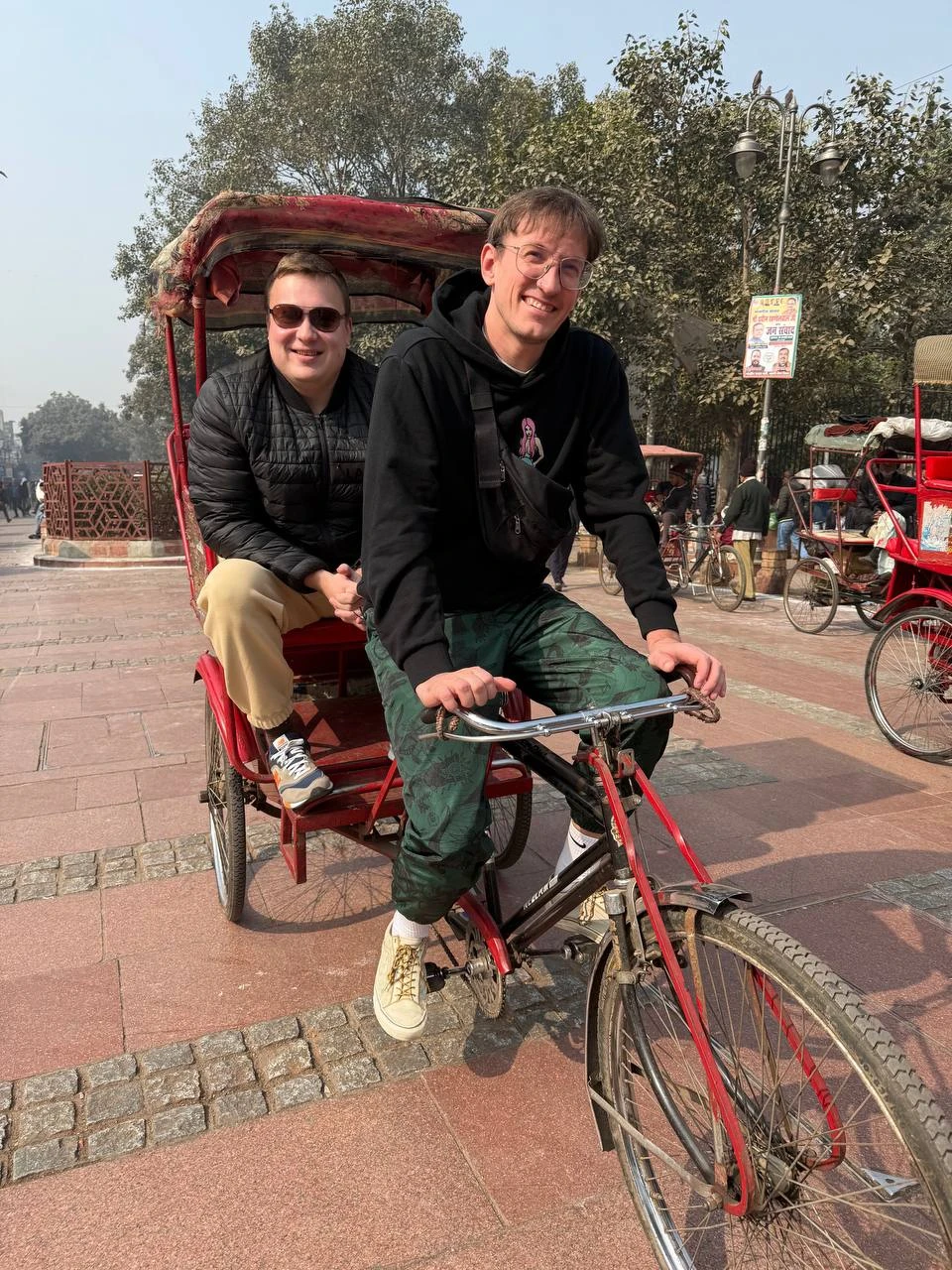 Прекрасная экскурсия! Очень доброжелательный гид Хариндра) нас встретили в отеле, на прекрасном авто! Мы увидели все