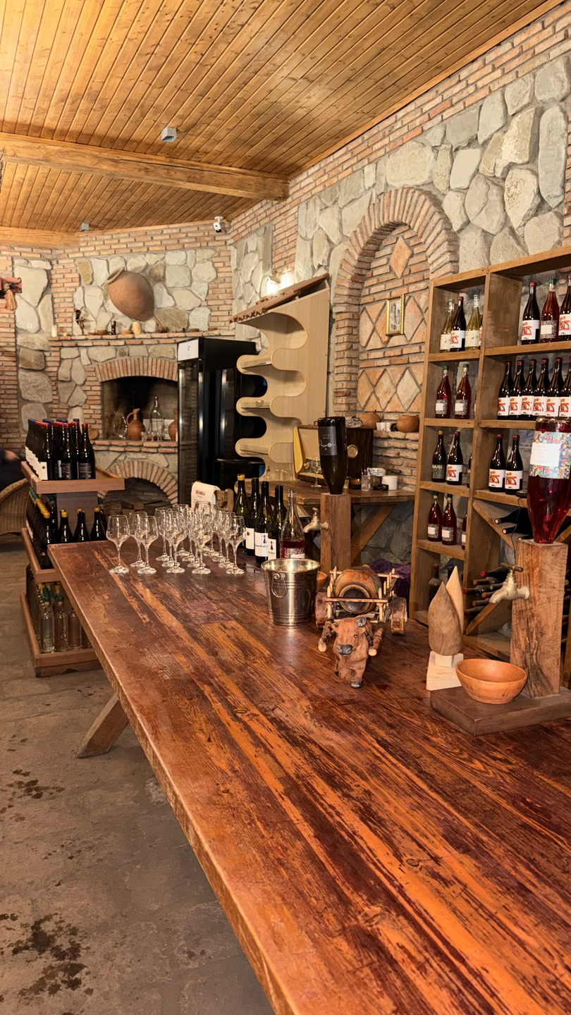 Тимур прекрасный гид! Только лучшие впечатления! Собралась чудесная группа, с погодой повезло, дегустация вина в Алазанской долине приятно удивила)